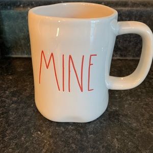 ❤️Rae Dunn “Mine” mug.